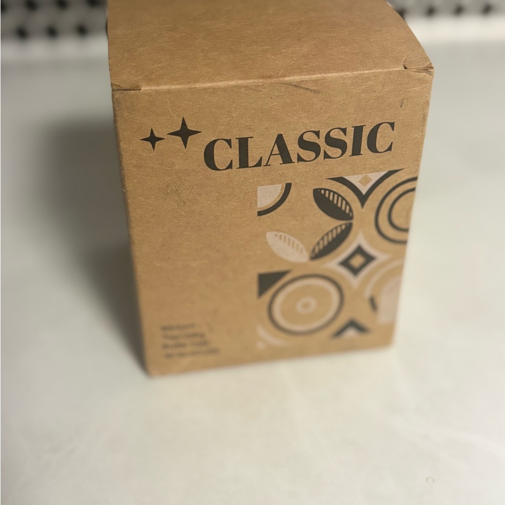 White Scented Candle - Picture 4 of 4